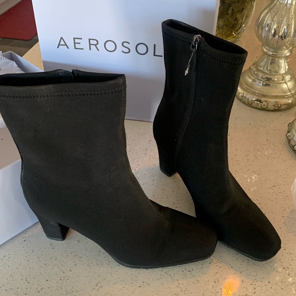 New in box AEROSOLES Cinnamon Black Stretch 8.5 size